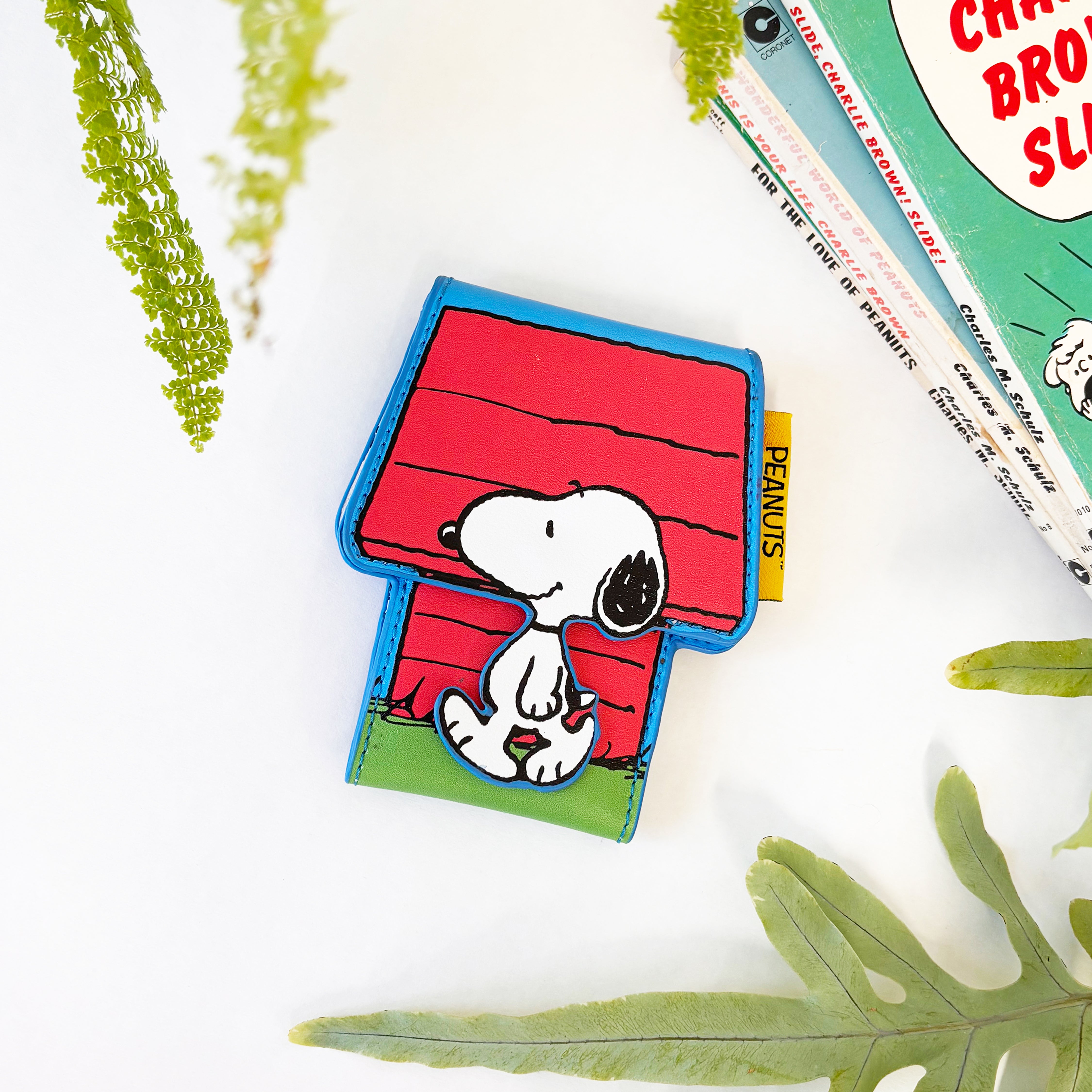 Peanuts Doghouse Foldover Cardholder