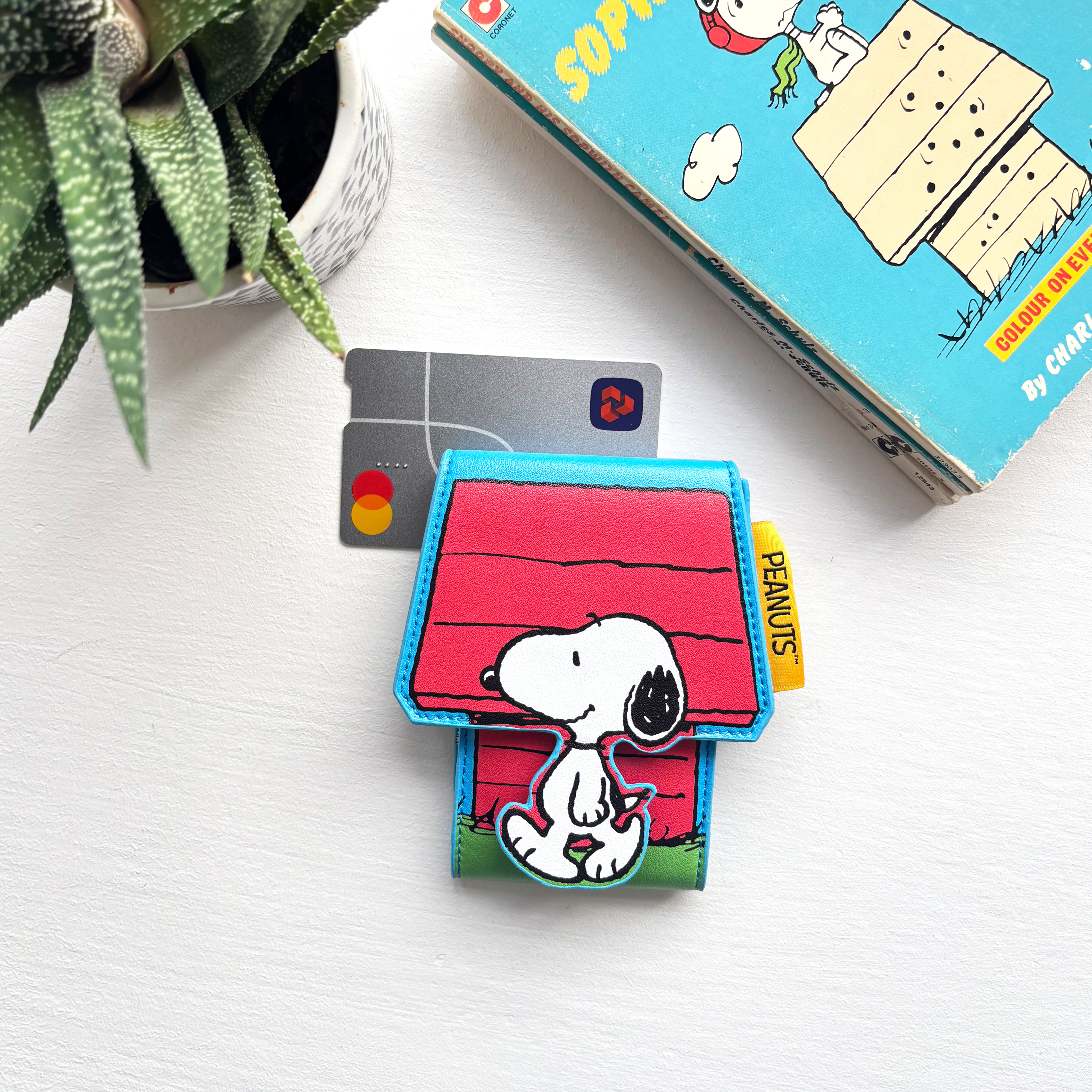 Peanuts Doghouse Foldover Cardholder